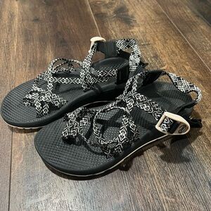 Chaco- WOMEN'S DUAL STRAP CLASSIC SANDAL; size 9; smoke free home